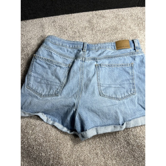 American Eagle Women's Light Wash Distressed Denim Long Pocket Shorts Size 8 - Picture 2 of 2
